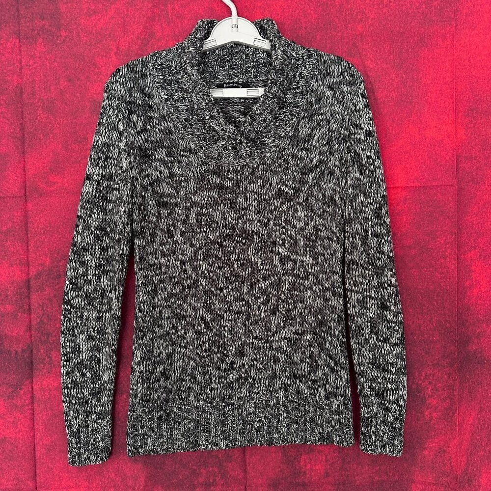RELATIVITY WOMEN'S BLACK AND WHITE CHUNKI KNIT BIG COLLARED SWEATER SIZE M